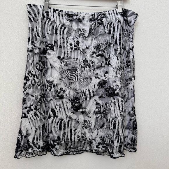 Italian Y2K lace skirt - Picture 6 of 6